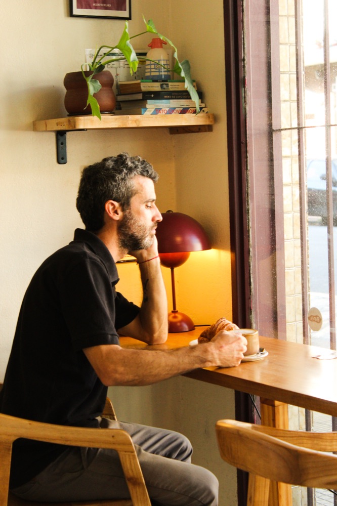 El interior del local de Batata Cofi
